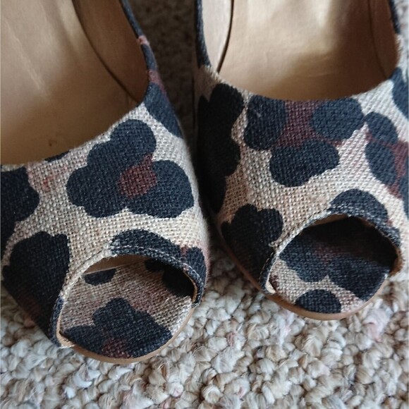 Stuart Weitzman fabric Leopard flowers Print Peep Toe wedges Size 10M - Picture 5 of 12